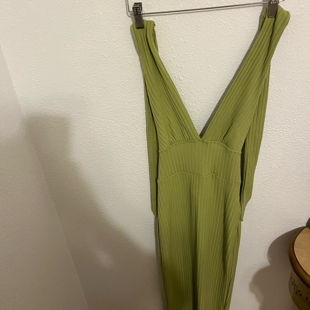 Green Sleeveless V-Neck Dress